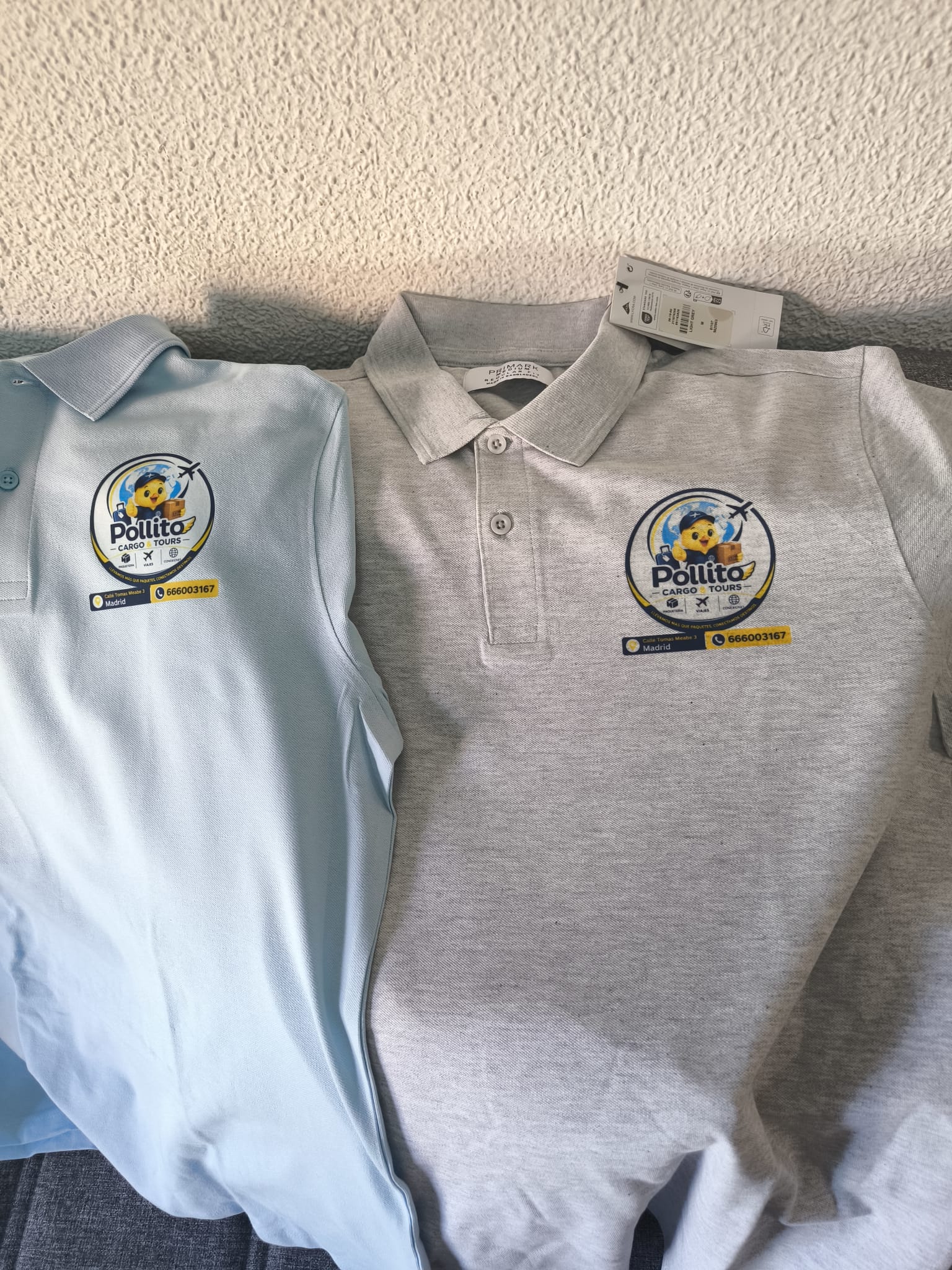 Polos corporativos personalizados con logo de empresa bordado y estampado - uniformes para negocios